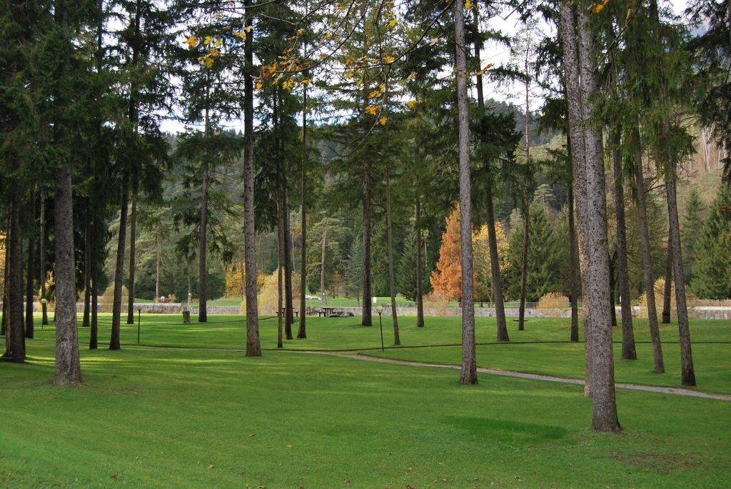 Apartamento Residenza Finestra sul Parco Comano Terme Exterior foto